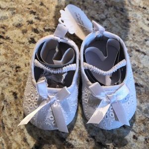 BRAND NEW baby girl white slippers